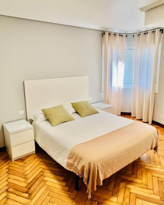 Apartamento En El Centro De Vigo 2 Habitaciones Ngoại thất bức ảnh