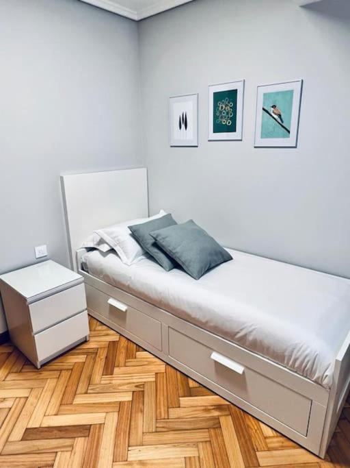 Apartamento En El Centro De Vigo 2 Habitaciones Ngoại thất bức ảnh
